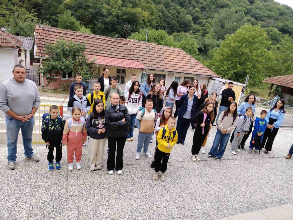 01.09.2025. godine, direktor škole Siniša Stanković, se obratio učenicima, i zaposlenima i poželeo srećan početak nove školske godine. Zatim je intonirana himna Republike Srbije, "Bože pravde".